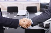 pic of meeting  - Handshake in closeup - JPG 