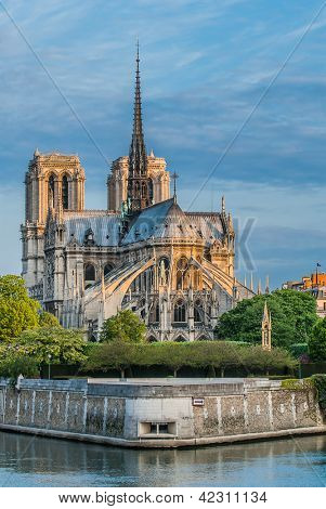 Picture or Photo of Notre dame de paris and the seine river France in the city of Paris in france